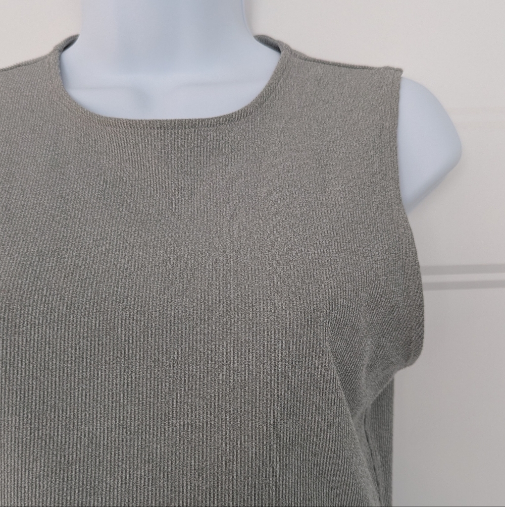 TnAction Aritzia Ribbed Crop Tank Top Grey Sleeveless TNA Activewear Size M - Picture 4 of 6